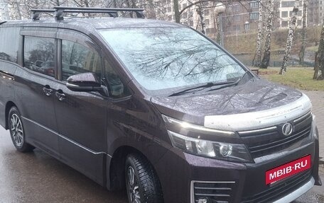 Toyota Voxy III, 2016 год, 2 050 000 рублей, 2 фотография