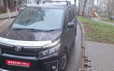 Toyota Voxy III, 2016 год, 2 050 000 рублей, 3 фотография