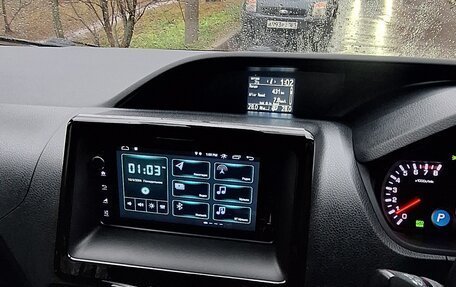 Toyota Voxy III, 2016 год, 2 050 000 рублей, 18 фотография