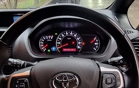 Toyota Voxy III, 2016 год, 2 050 000 рублей, 20 фотография