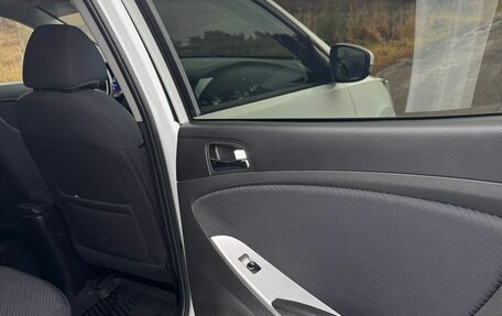 Hyundai Solaris II рестайлинг, 2013 год, 1 100 000 рублей, 4 фотография