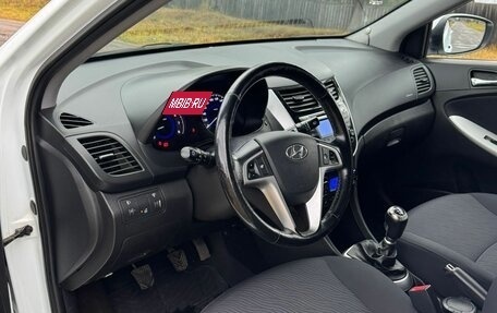 Hyundai Solaris II рестайлинг, 2013 год, 1 100 000 рублей, 12 фотография