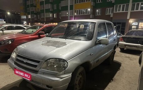 Chevrolet Niva I рестайлинг, 2004 год, 145 000 рублей, 2 фотография