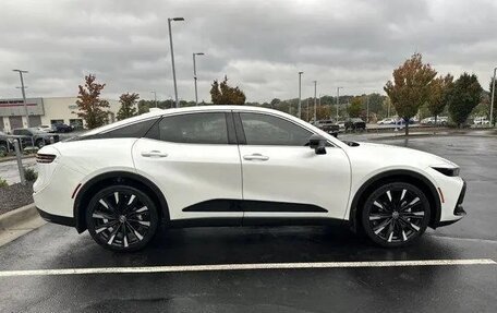 Toyota Crown, 2025 год, 8 фотография