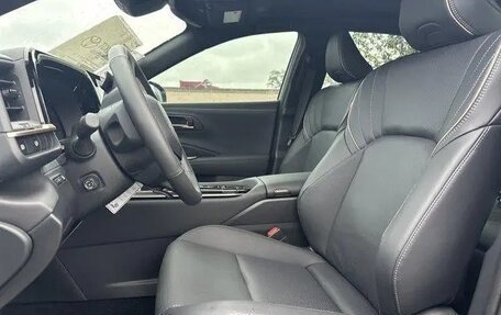 Toyota Crown, 2025 год, 13 фотография