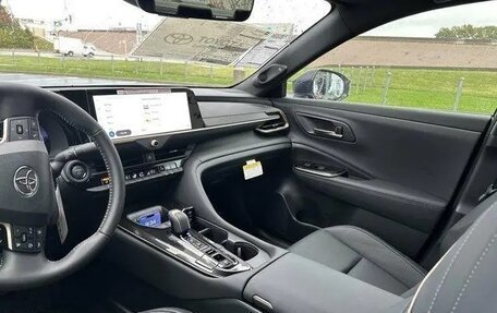 Toyota Crown, 2025 год, 16 фотография