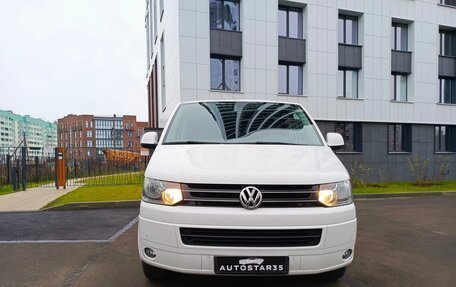Volkswagen Caravelle T5, 2013 год, 2 350 000 рублей, 2 фотография