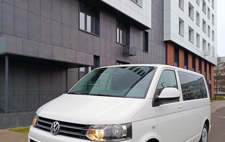 Volkswagen Caravelle T5, 2013 год, 2 350 000 рублей, 9 фотография