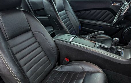 Ford Mustang VI рестайлинг, 2009 год, 2 950 000 рублей, 13 фотография