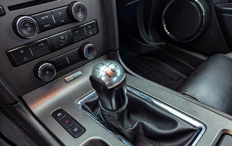 Ford Mustang VI рестайлинг, 2009 год, 2 950 000 рублей, 15 фотография