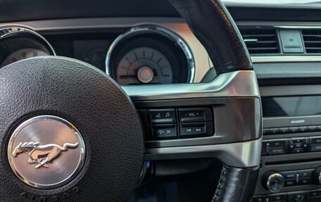 Ford Mustang VI рестайлинг, 2009 год, 2 950 000 рублей, 17 фотография