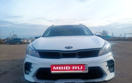 KIA Rio IV, 2021 год, 1 700 000 рублей, 1 фотография