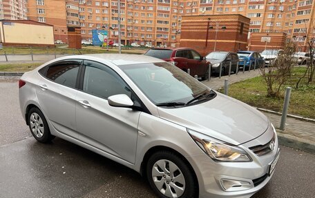Hyundai Solaris II рестайлинг, 2015 год, 945 000 рублей, 3 фотография