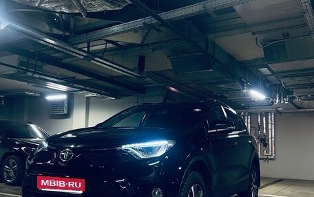 Toyota RAV4, 2018 год, 2 650 000 рублей, 12 фотография