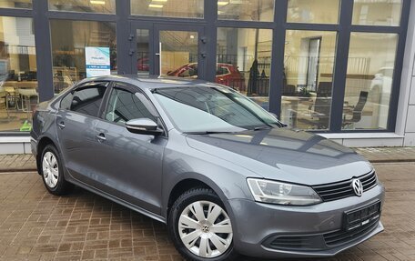 Volkswagen Jetta VI, 2011 год, 820 000 рублей, 2 фотография