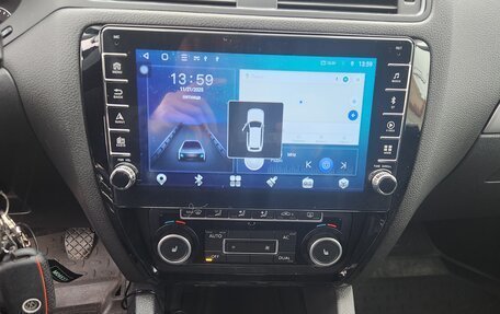 Volkswagen Jetta VI, 2011 год, 820 000 рублей, 10 фотография