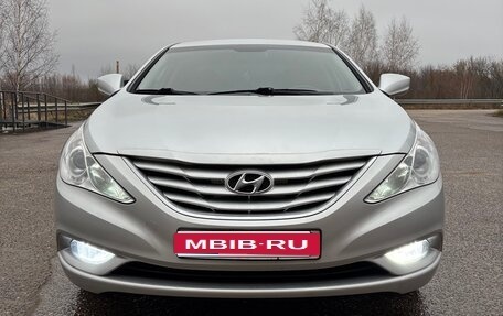 Hyundai Sonata VI, 2011 год, 980 000 рублей, 1 фотография