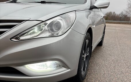 Hyundai Sonata VI, 2011 год, 980 000 рублей, 2 фотография