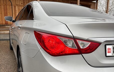 Hyundai Sonata VI, 2011 год, 980 000 рублей, 6 фотография