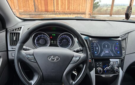 Hyundai Sonata VI, 2011 год, 980 000 рублей, 17 фотография