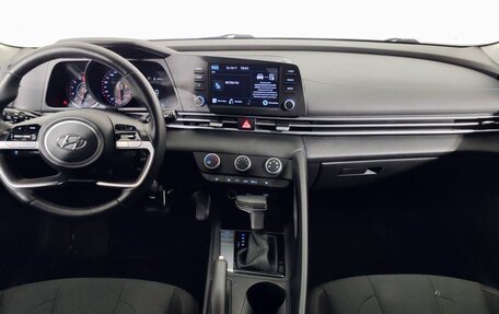 Hyundai Elantra, 2021 год, 1 950 000 рублей, 8 фотография