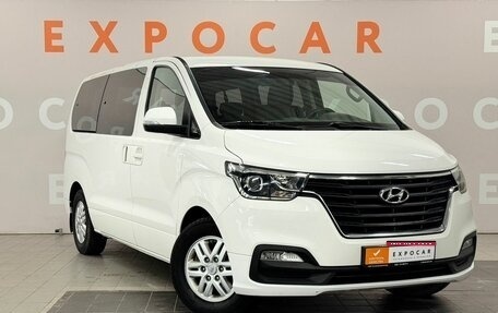 Hyundai H-1 II рестайлинг, 2018 год, 2 900 000 рублей, 1 фотография