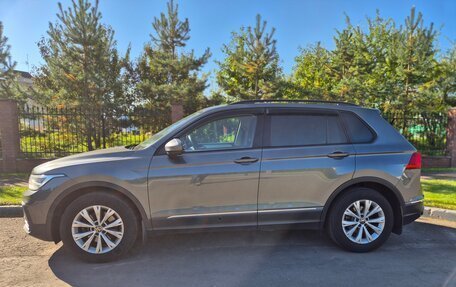 Volkswagen Tiguan II, 2021 год, 2 400 000 рублей, 2 фотография