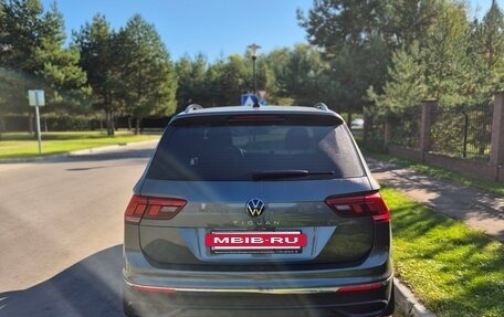 Volkswagen Tiguan II, 2021 год, 2 400 000 рублей, 4 фотография