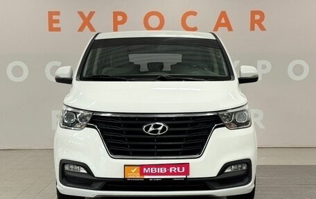 Hyundai H-1 II рестайлинг, 2018 год, 2 900 000 рублей, 2 фотография