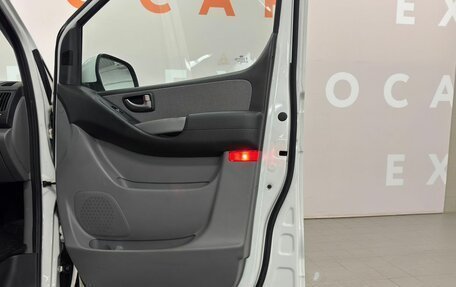 Hyundai H-1 II рестайлинг, 2018 год, 2 900 000 рублей, 12 фотография