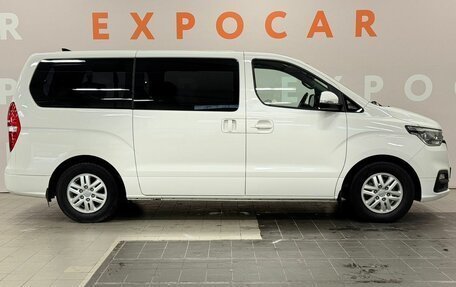 Hyundai H-1 II рестайлинг, 2018 год, 2 900 000 рублей, 4 фотография