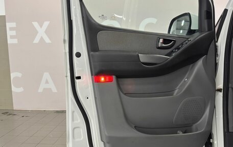Hyundai H-1 II рестайлинг, 2018 год, 2 900 000 рублей, 11 фотография