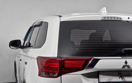 Mitsubishi Outlander III рестайлинг 3, 2017 год, 1 699 000 рублей, 9 фотография