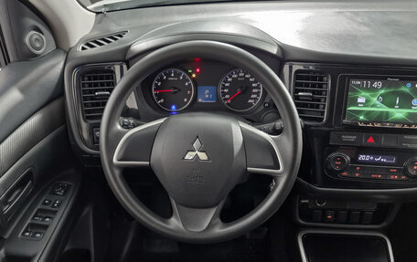 Mitsubishi Outlander III рестайлинг 3, 2017 год, 1 699 000 рублей, 13 фотография