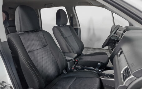 Mitsubishi Outlander III рестайлинг 3, 2017 год, 1 699 000 рублей, 20 фотография