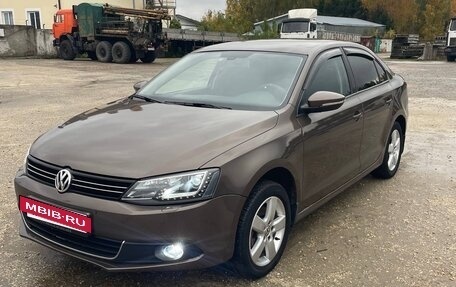 Volkswagen Jetta VI, 2011 год, 630 000 рублей, 2 фотография