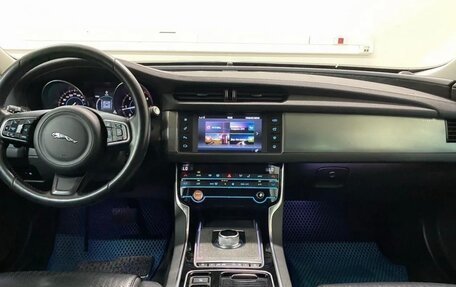 Jaguar XF II, 2016 год, 2 500 000 рублей, 13 фотография