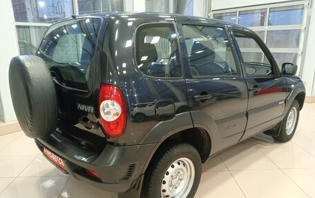 Chevrolet Niva I рестайлинг, 2018 год, 829 000 рублей, 5 фотография