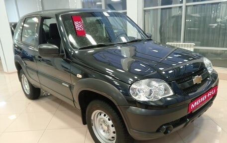 Chevrolet Niva I рестайлинг, 2018 год, 829 000 рублей, 3 фотография