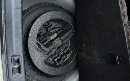 Toyota Avensis III рестайлинг, 2004 год, 700 000 рублей, 10 фотография