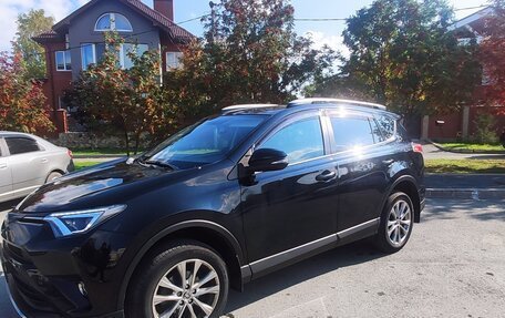 Toyota RAV4, 2019 год, 3 550 000 рублей, 2 фотография