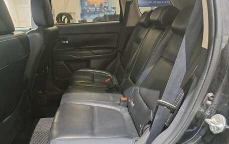 Mitsubishi Outlander III рестайлинг 3, 2013 год, 1 200 000 рублей, 15 фотография