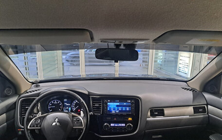 Mitsubishi Outlander III рестайлинг 3, 2013 год, 1 200 000 рублей, 17 фотография