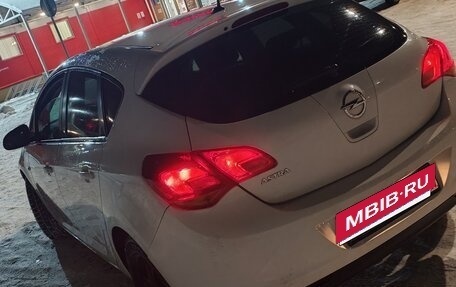 Opel Astra J, 2011 год, 890 000 рублей, 6 фотография