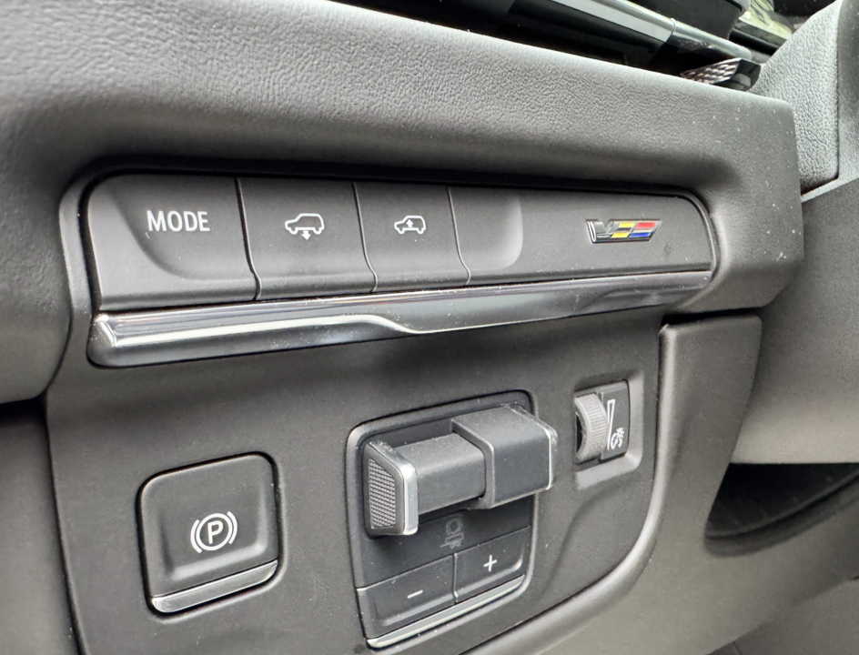 Cadillac Escalade V, 2025 год, 29 450 000 рублей, 7 фотография