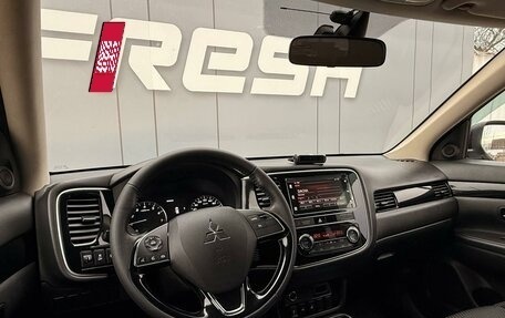 Mitsubishi Outlander III рестайлинг 3, 2019 год, 2 179 000 рублей, 6 фотография