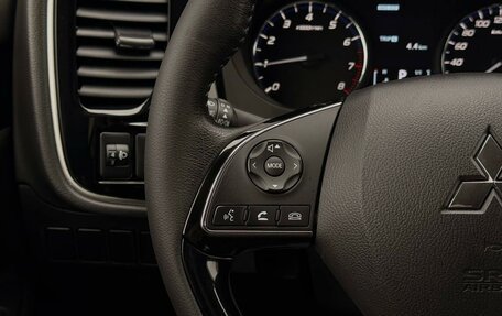 Mitsubishi Outlander III рестайлинг 3, 2019 год, 2 179 000 рублей, 15 фотография