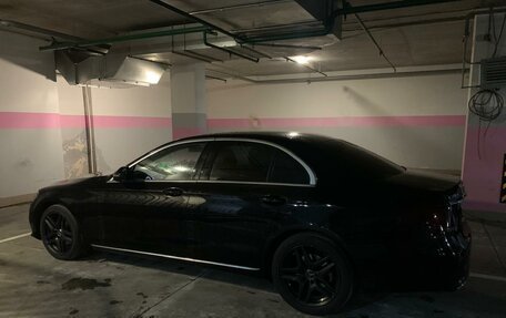 Mercedes-Benz E-Класс, 2019 год, 2 350 000 рублей, 3 фотография