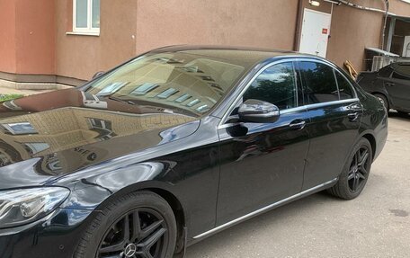 Mercedes-Benz E-Класс, 2019 год, 2 350 000 рублей, 5 фотография