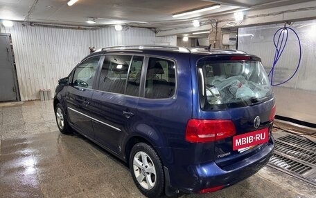 Volkswagen Touran III, 2010 год, 1 300 000 рублей, 4 фотография